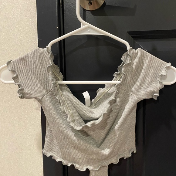 Gray Ribbed Ruffle Top - Picture 2 of 4